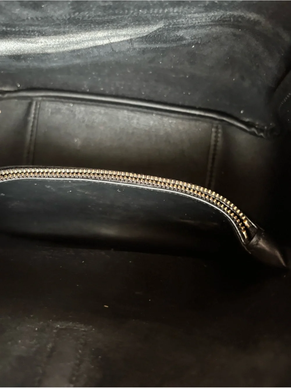 LE 5 À 7 SUPPLE SMALL IN GRAINED LEATHER